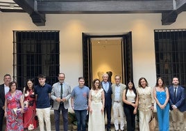 Premiados, organizadores del certamen y docentes de los centros ganadores, este lunes en la Sociedad Económica Amigos del País.
