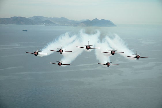 Espectáculo aéreo para celebrar los 40 años de la Patrulla Águila
